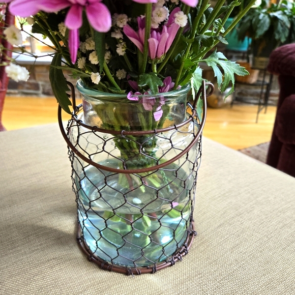 Copper/Bronze Wire Netted Vase, Trinket Jar with Handle - Picture 9 of 9